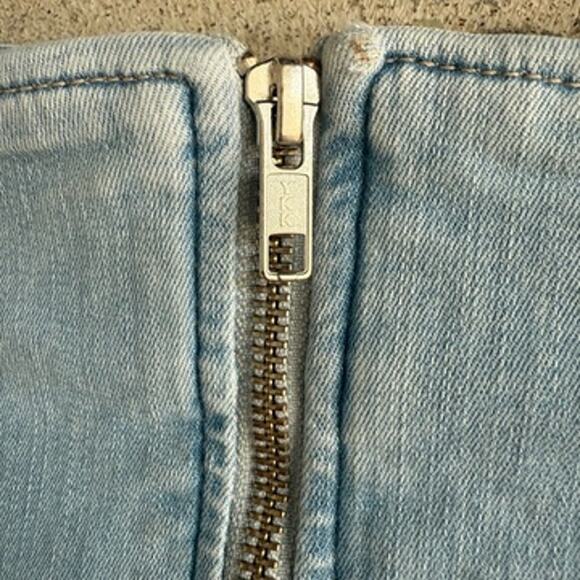 Free People Denim Mini Skirt Light Wash Blue Zip Front Stretchy Mid Rise Size 6 - Picture 4 of 9